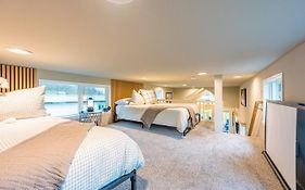 Rainforest Tiny Home Retreat Rustic Modern